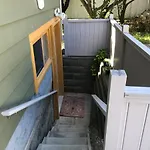 Cheerful Home Close To Downtown Kelowna