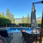 Under The Tree - Bed & Breakfast