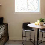 Tom\'S Place