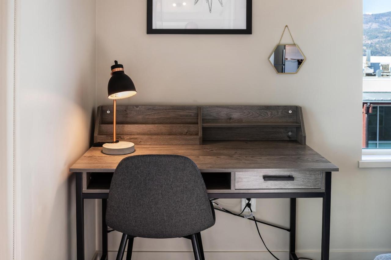 Corner Nest - Luxury Brand New Floor 2bedroom Apartment *