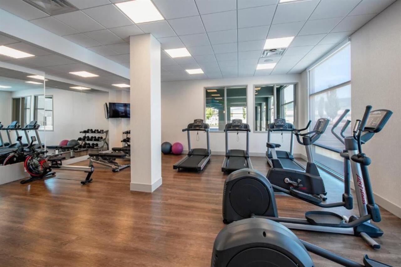 Express & - East By Ihg 3* Kelowna