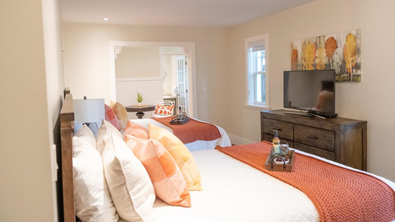 Bed & Breakfast - Chatham House 4*