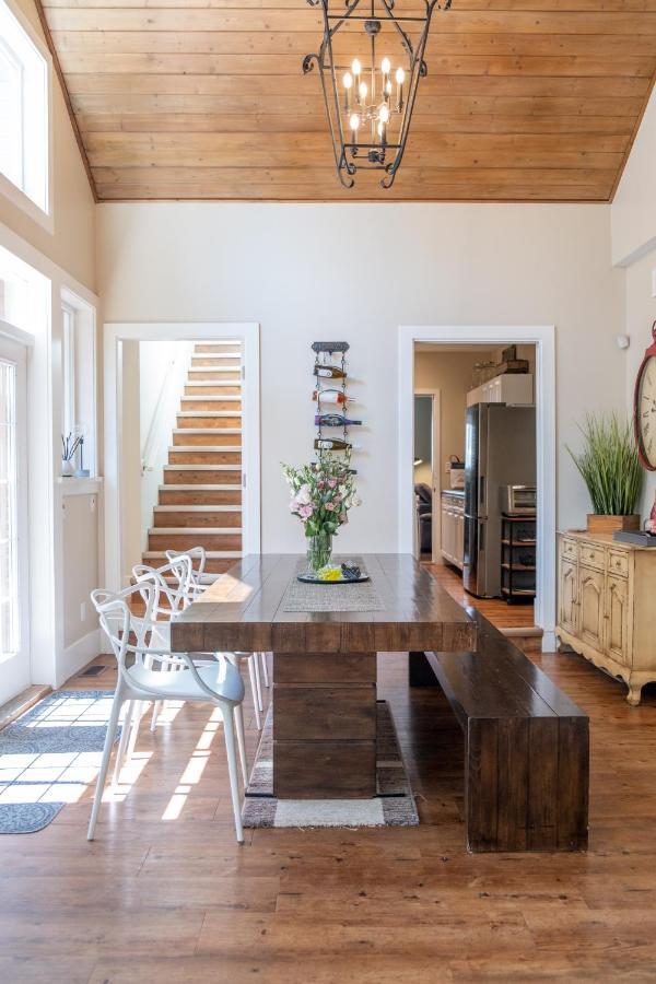 - Chatham House Bed & Breakfast