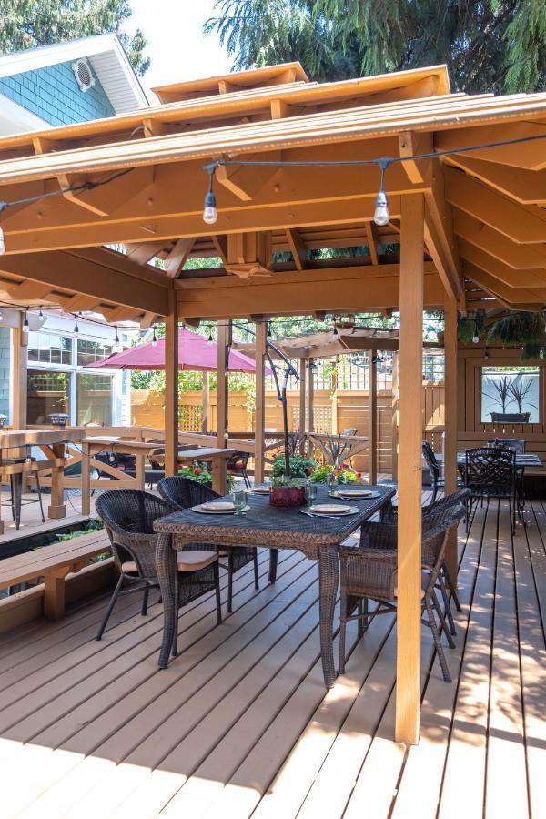 - Chatham House Bed & Breakfast 4*