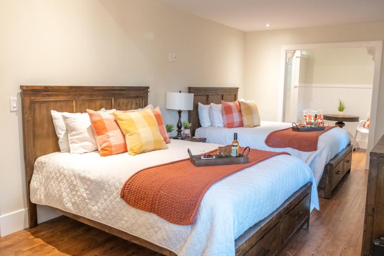 - Chatham House Bed & Breakfast