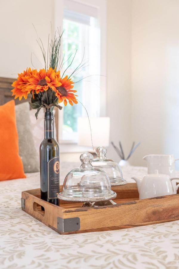 - Chatham House Bed & Breakfast