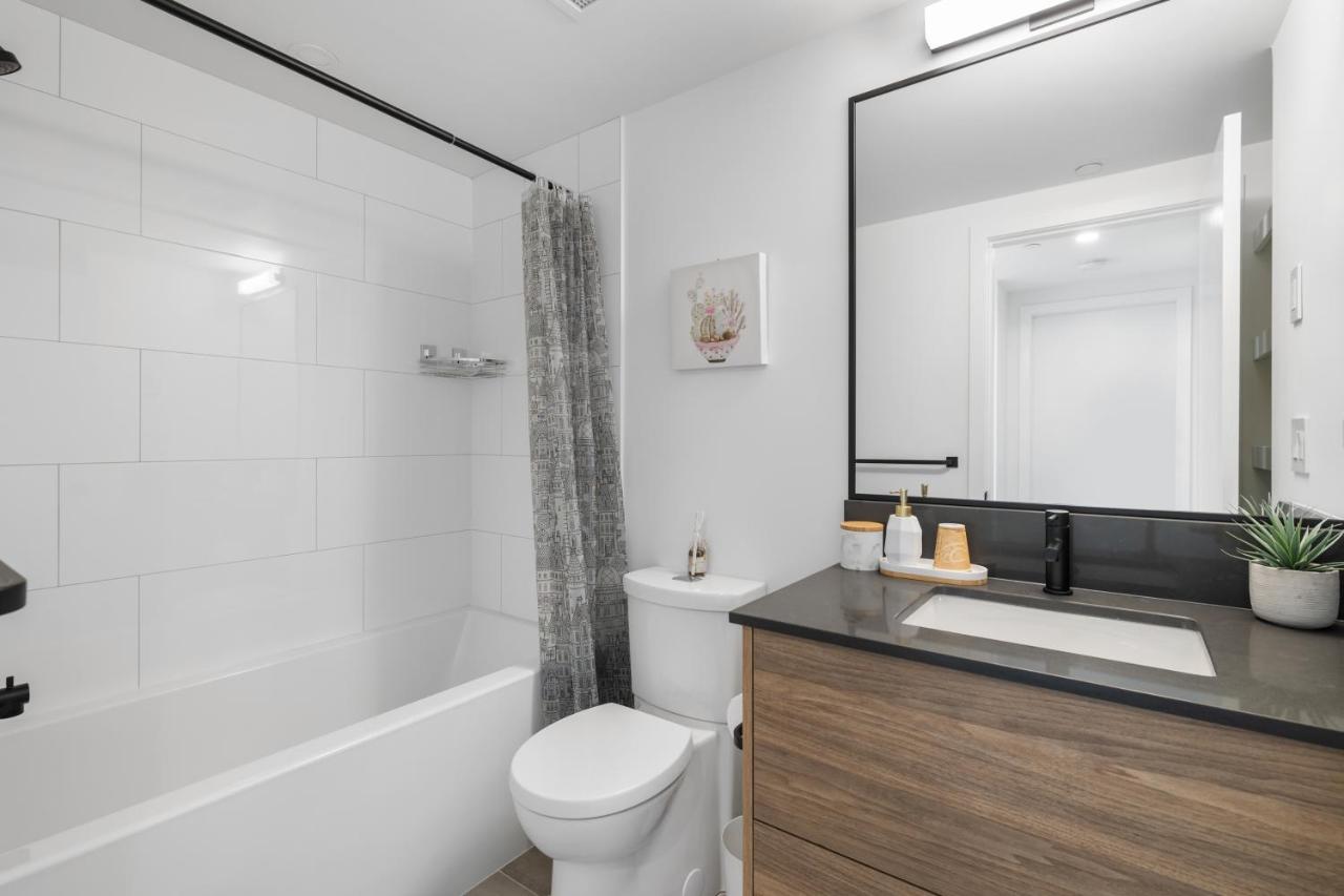 Brand New Luxury Downtown Near The #13 *