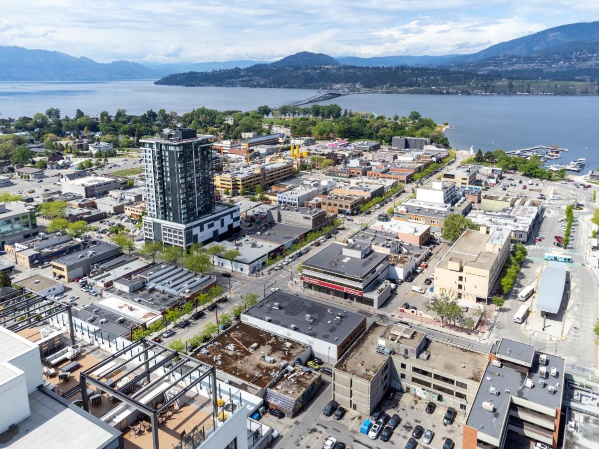 Brand New Luxury Downtown Near The #13