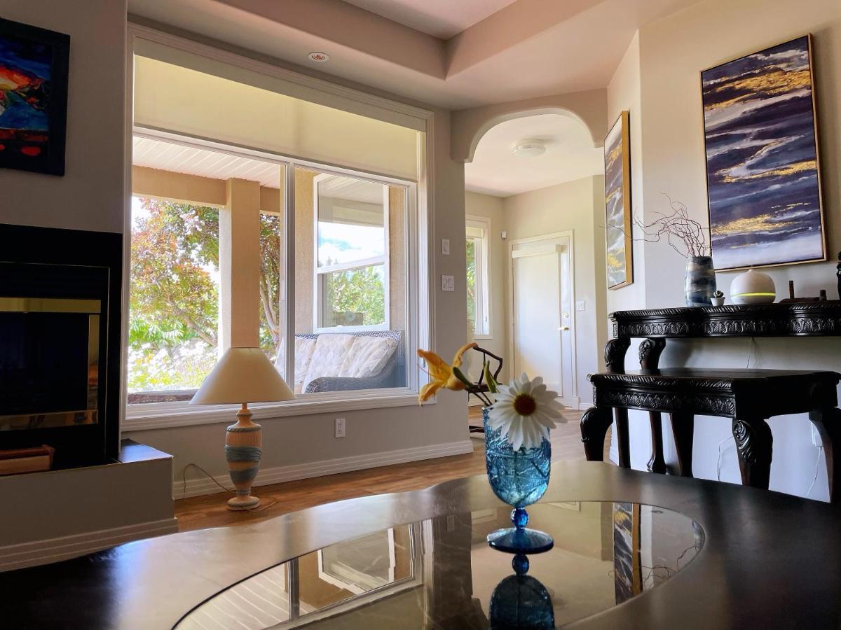 Spacious And Quiet Garden View Villa Kelowna