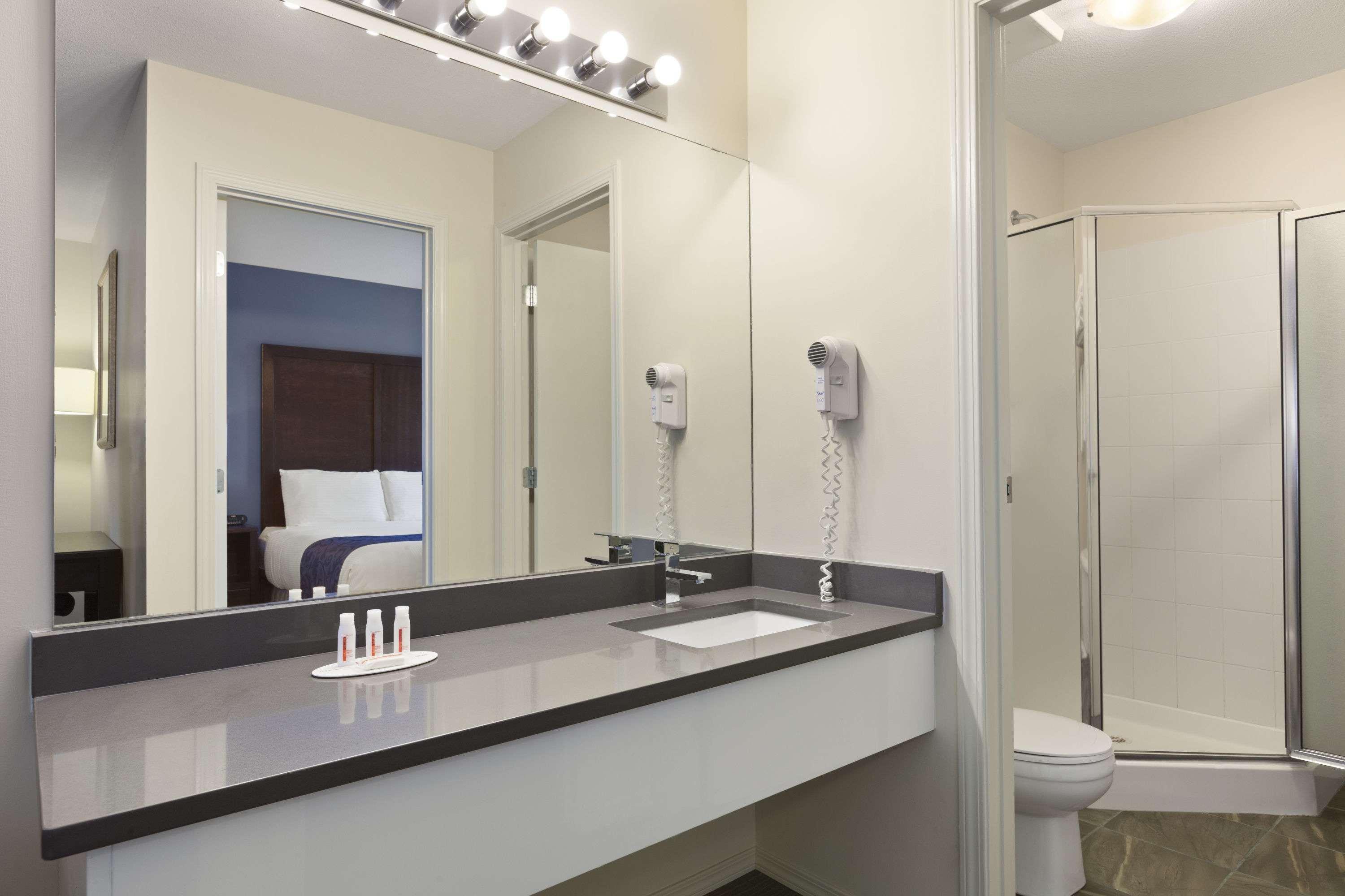 Days By Wyndham Hotel