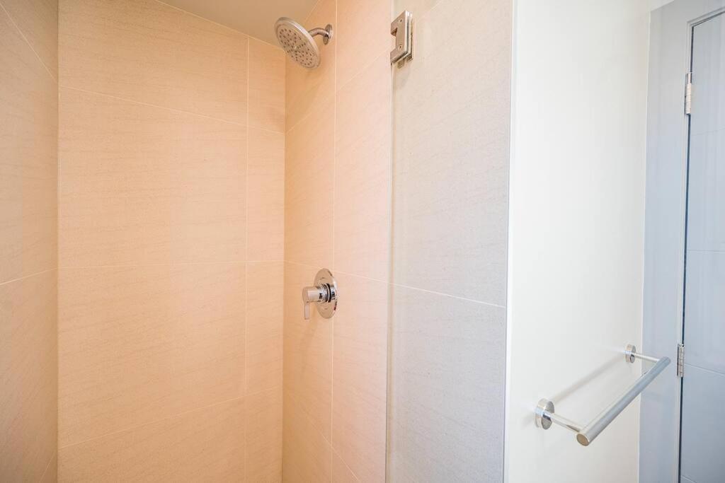 Studio Near Restaurants And Grocery *