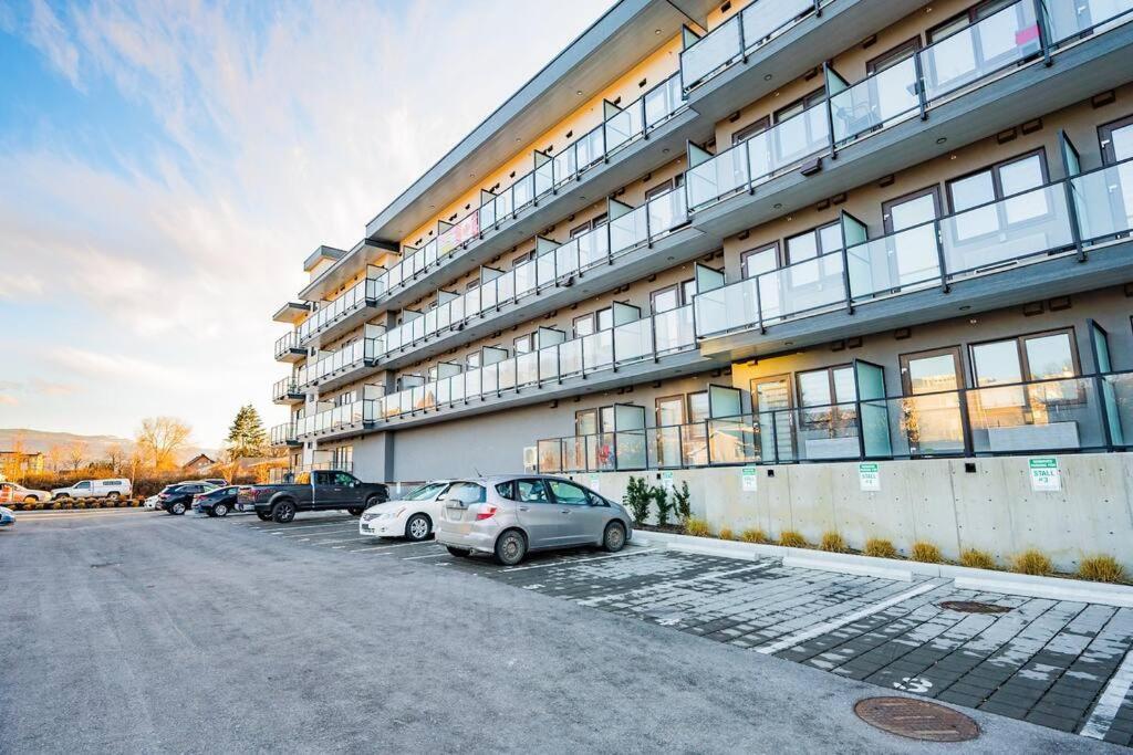 Apartment Studio Near Restaurants And Grocery Kelowna