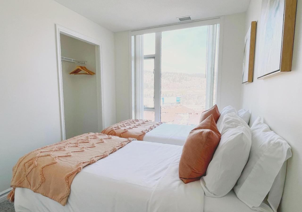 Downtown Waterfront Oasis Newly Renovated 2bed 2bath Apartment *