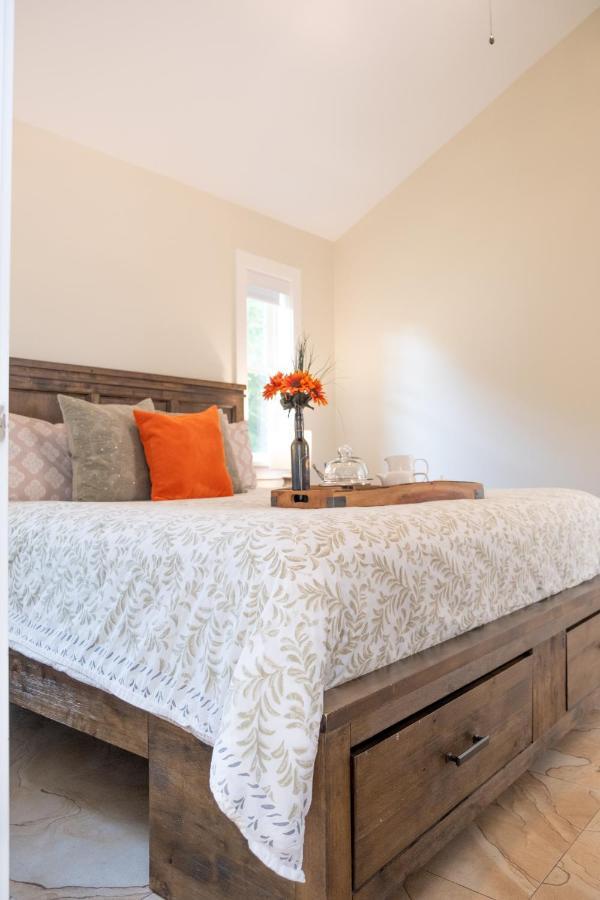 Bed & Breakfast - Chatham House 4*