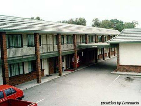 North Pointe And Motel
