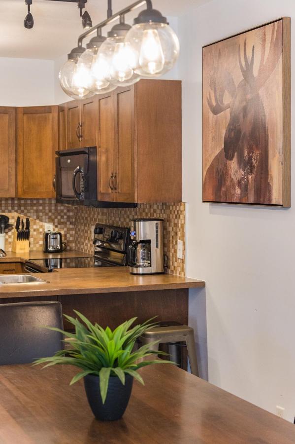 Style Living With Private Lawn And Patio Apartment