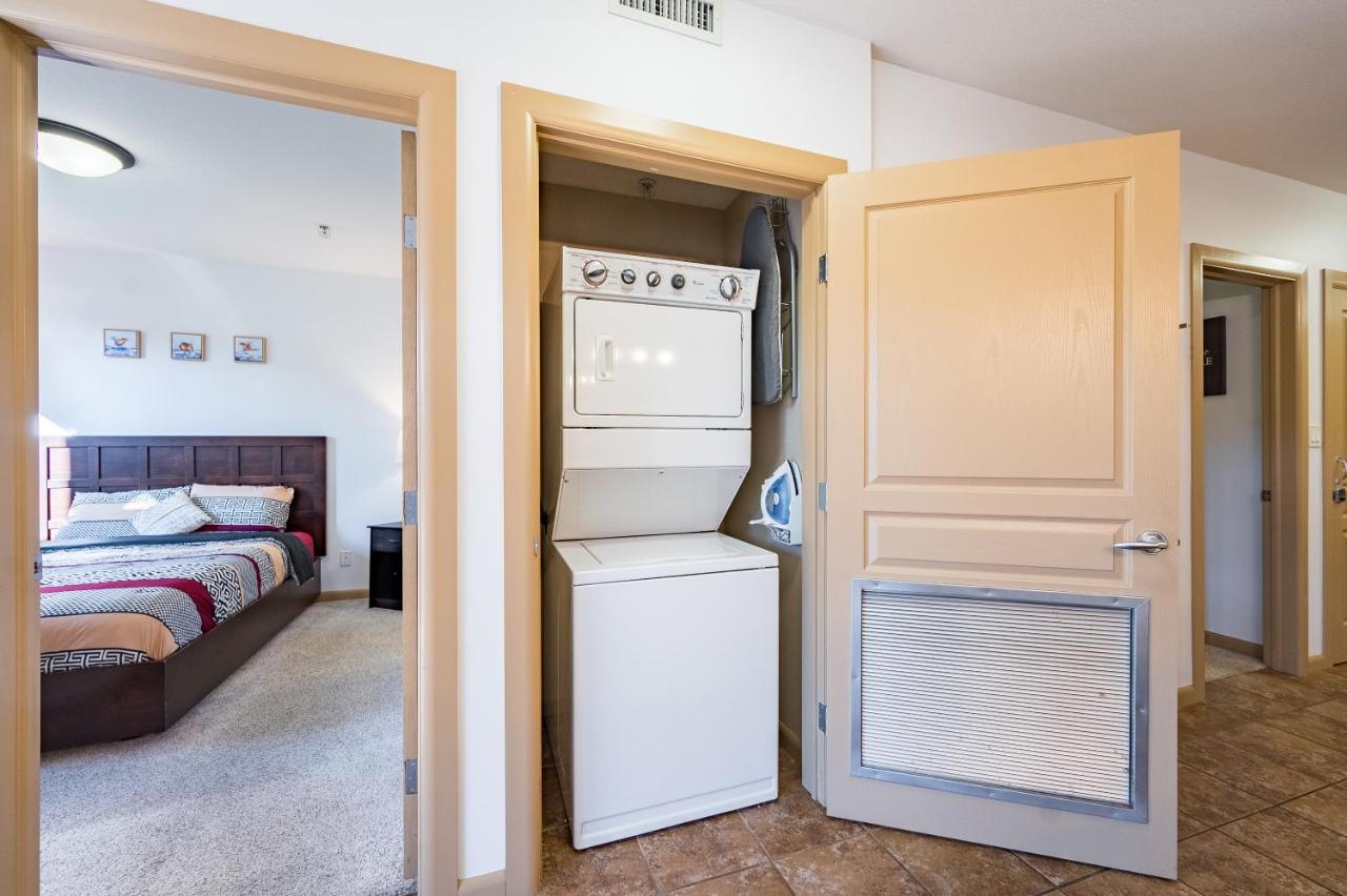 Style Living With Private Lawn And Patio Apartment *