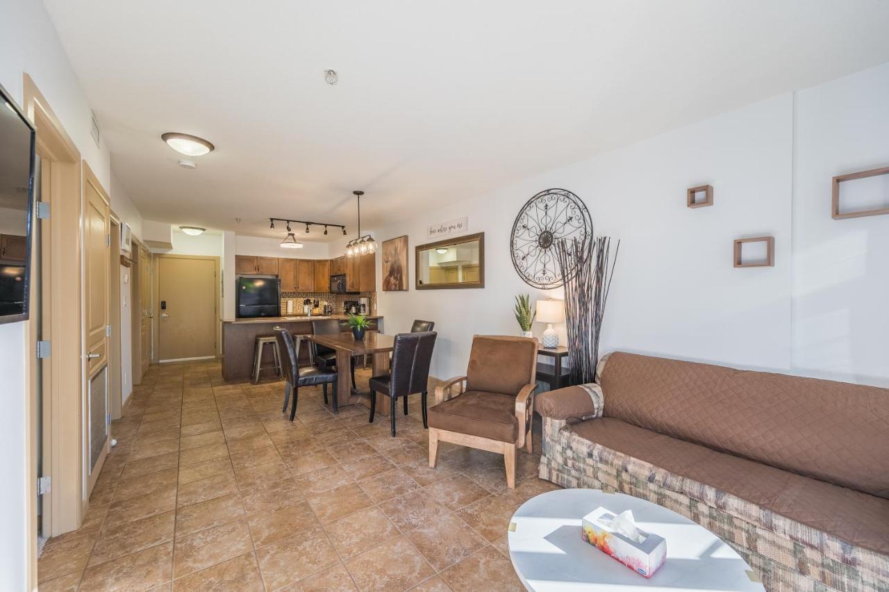 Style Living With Private Lawn And Patio * Kelowna