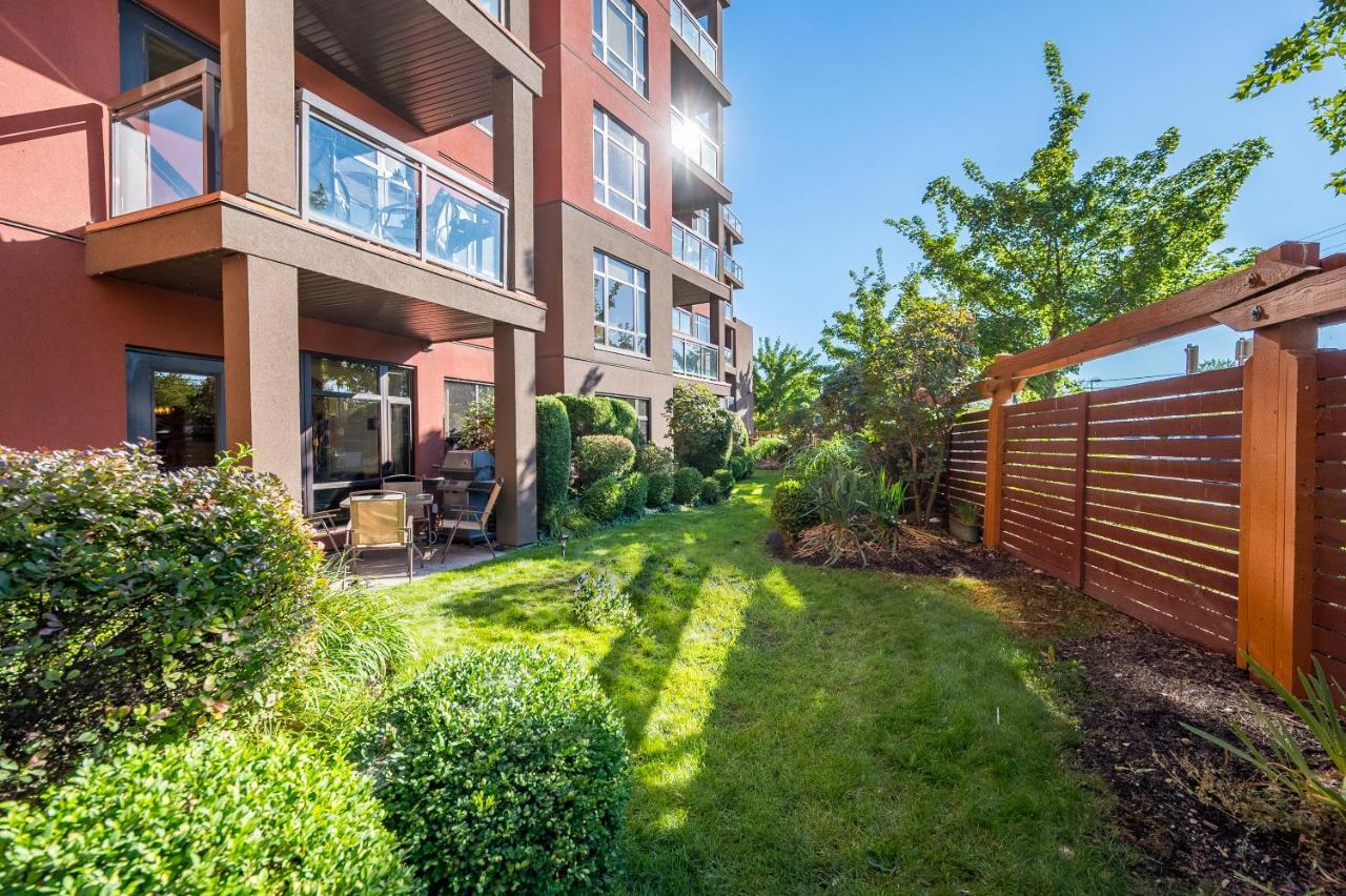 Apartment Style Living With Private Lawn And Patio *