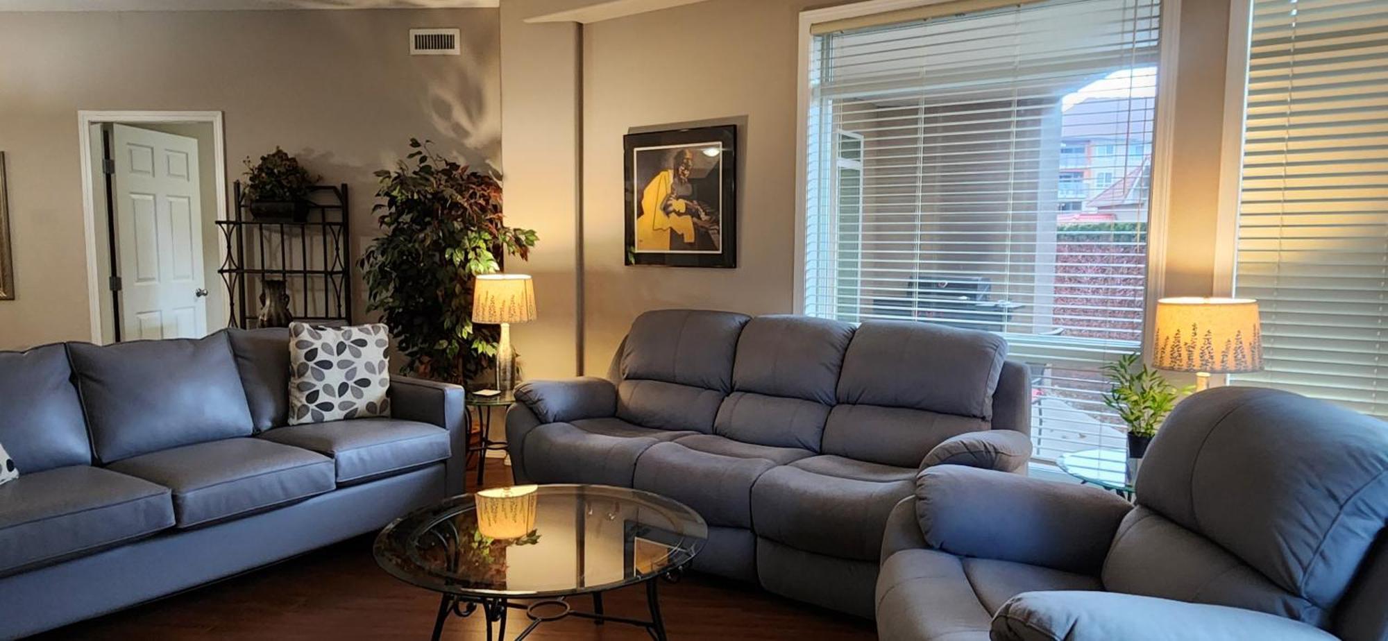 Apartment Discovery Bay Resort By Kelowna Resort Acc. - 80+ Suites Available *