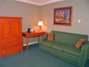 Motel North Pointe And 2*
