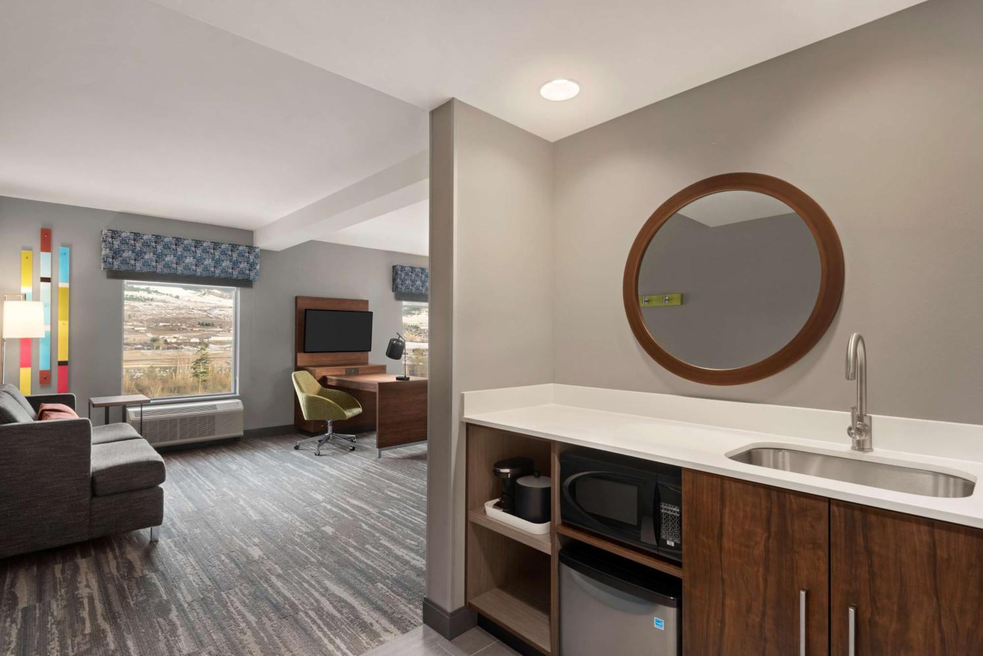 Hampton & Kelowna, British Columbia, Canada 3*