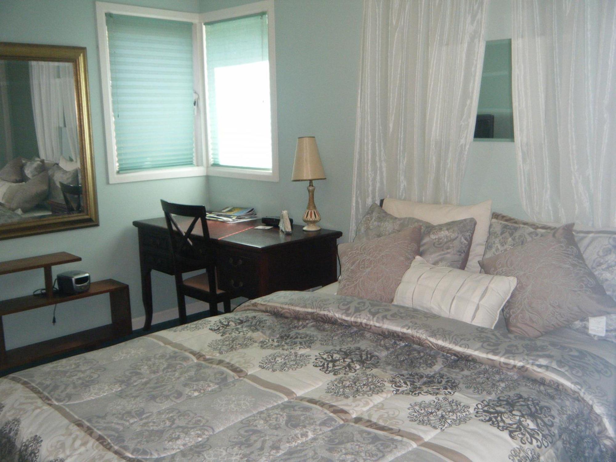 Beds By The Bridge Bed & Breakfast