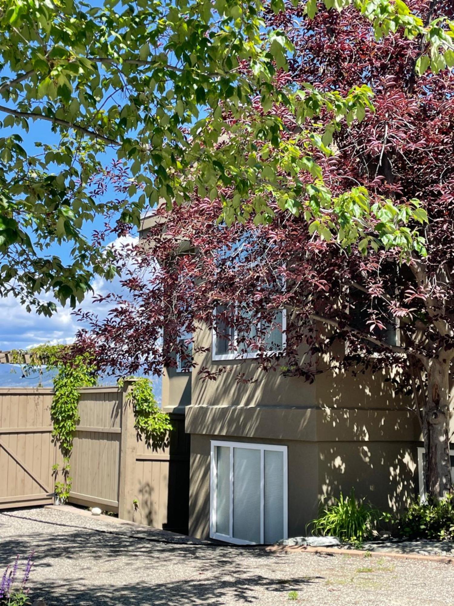 Spacious And Quiet Garden View * Kelowna