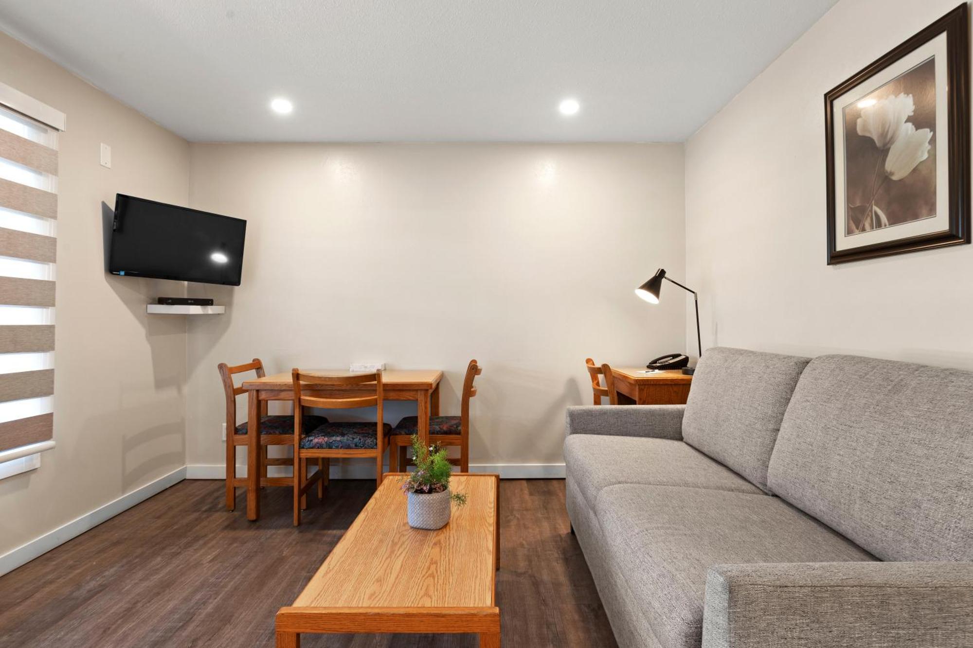 Oasis 3* Kelowna