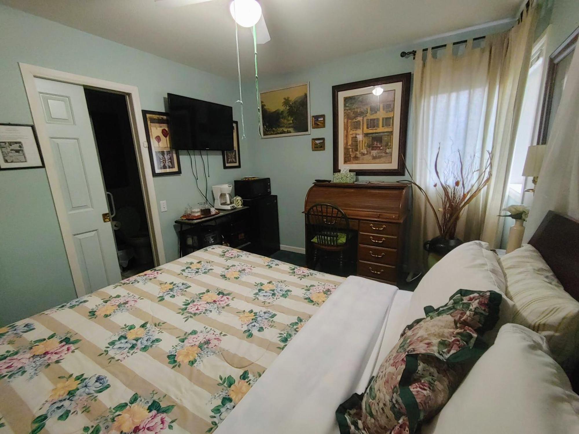 Beds By The Bridge Bed & Breakfast
