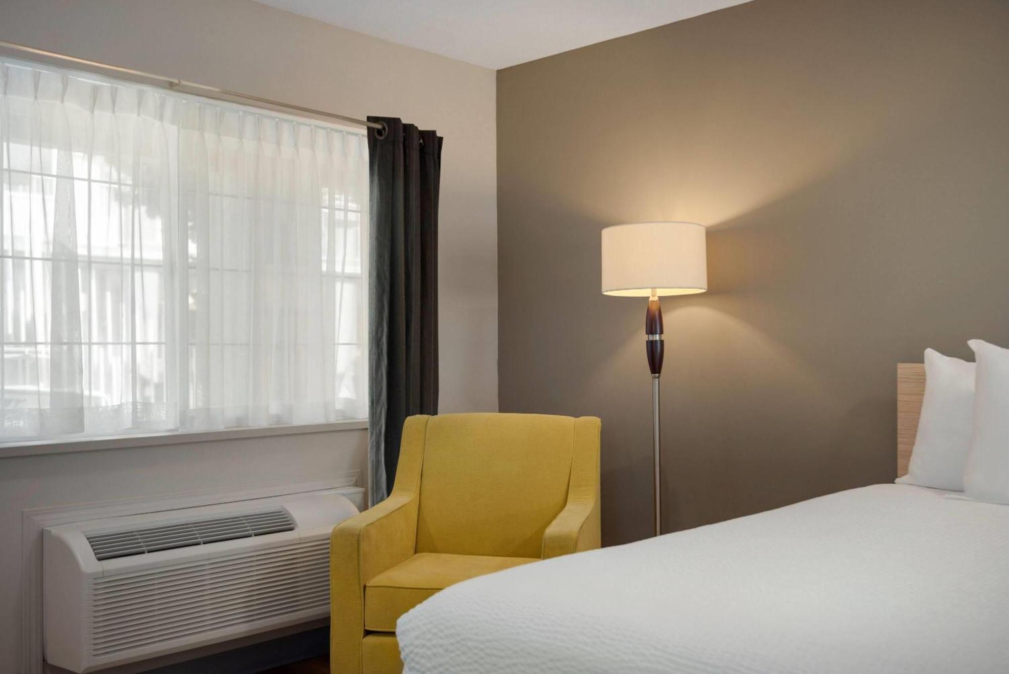 Hotel Days By Wyndham Kelowna