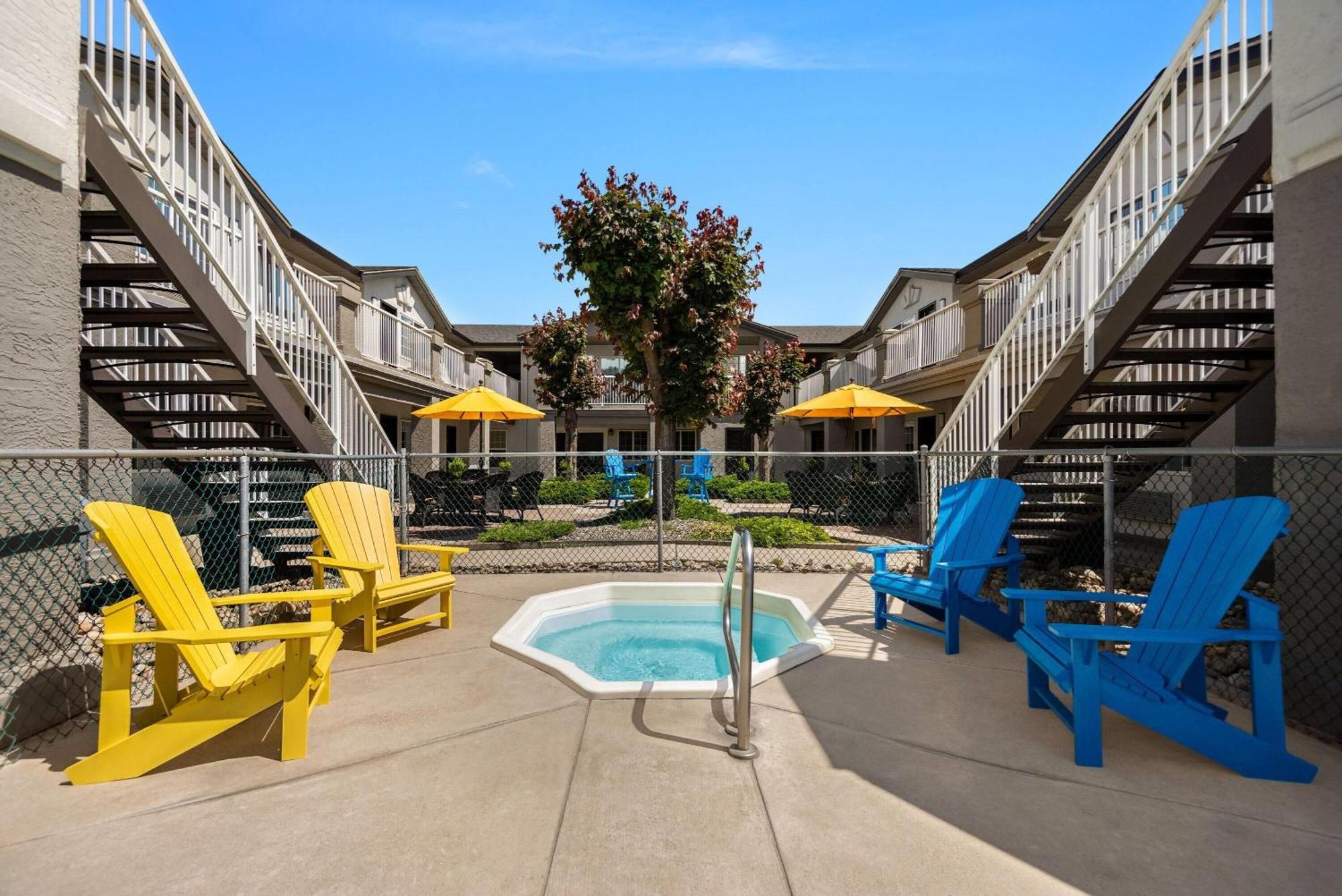 Days By Wyndham Hotel Kelowna