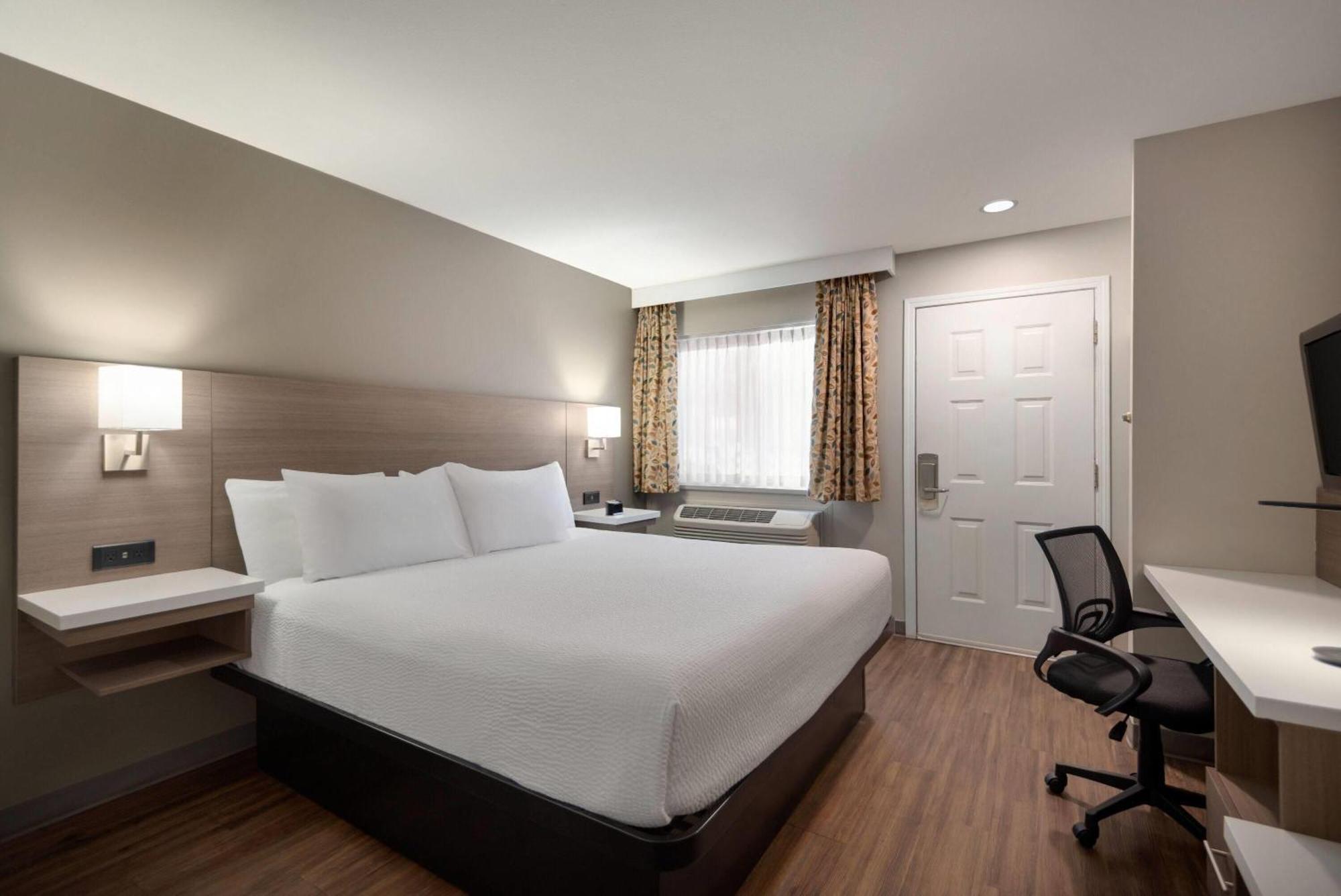Hotel Days By Wyndham Kelowna
