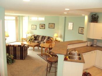 Apartment Discovery Bay Resort By Kelowna Resort Acc. - 80+ Suites Available *