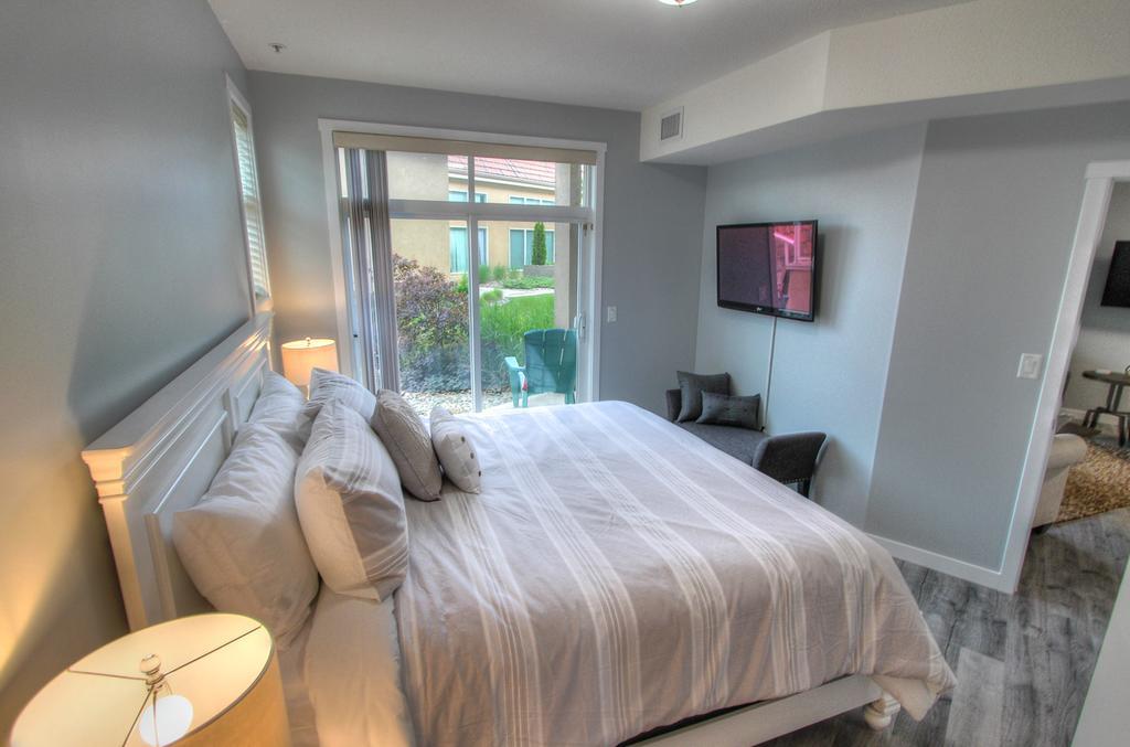 Discovery Bay Resort By Kelowna Resort Acc. - 80+ Suites Available Apartment Kelowna