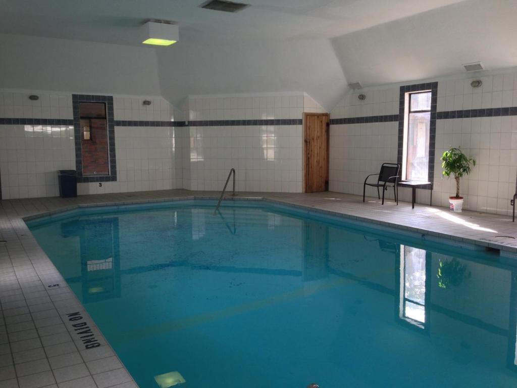 Motel North Pointe And 2*