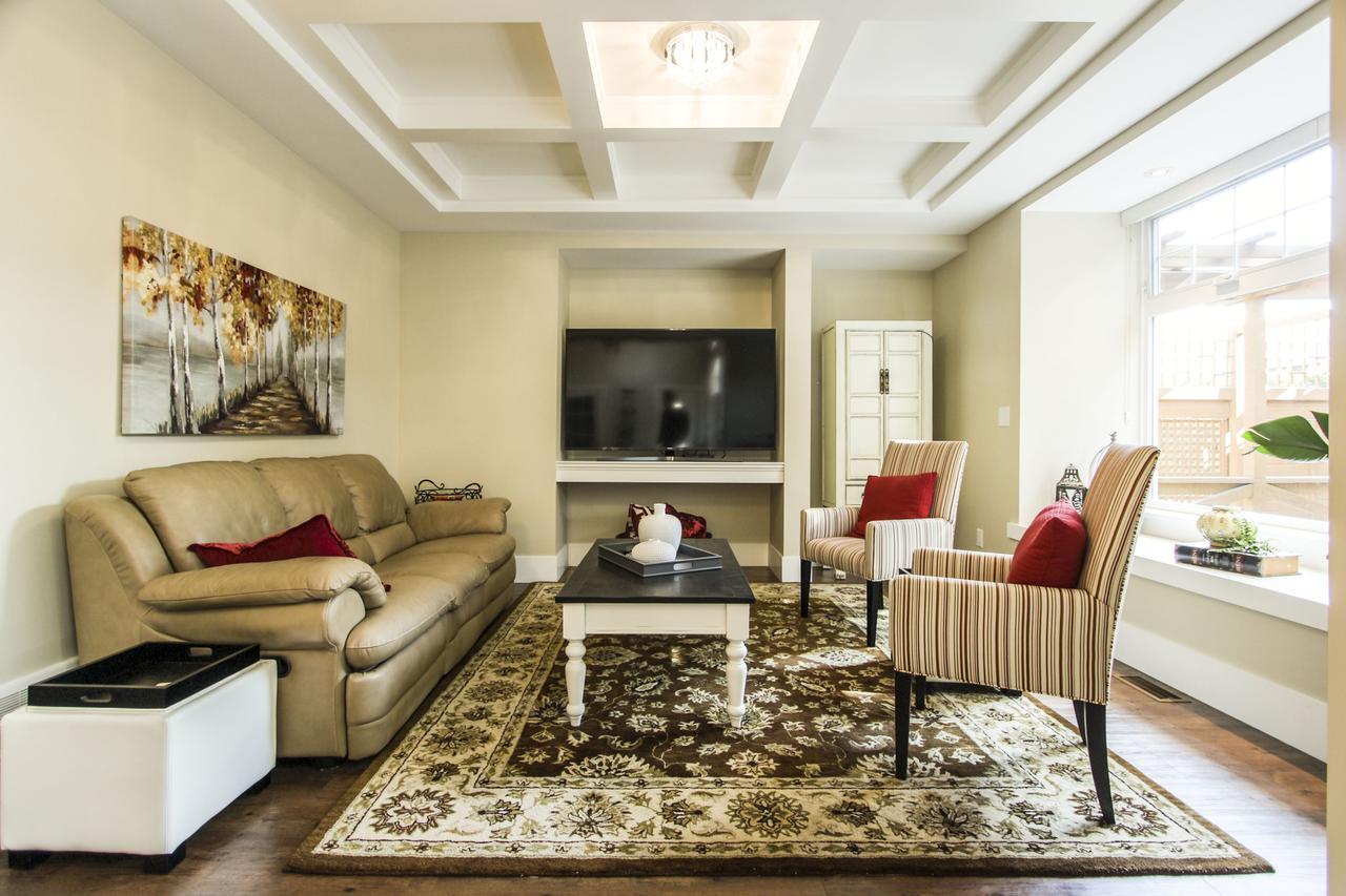 - Chatham House Bed & Breakfast 4*