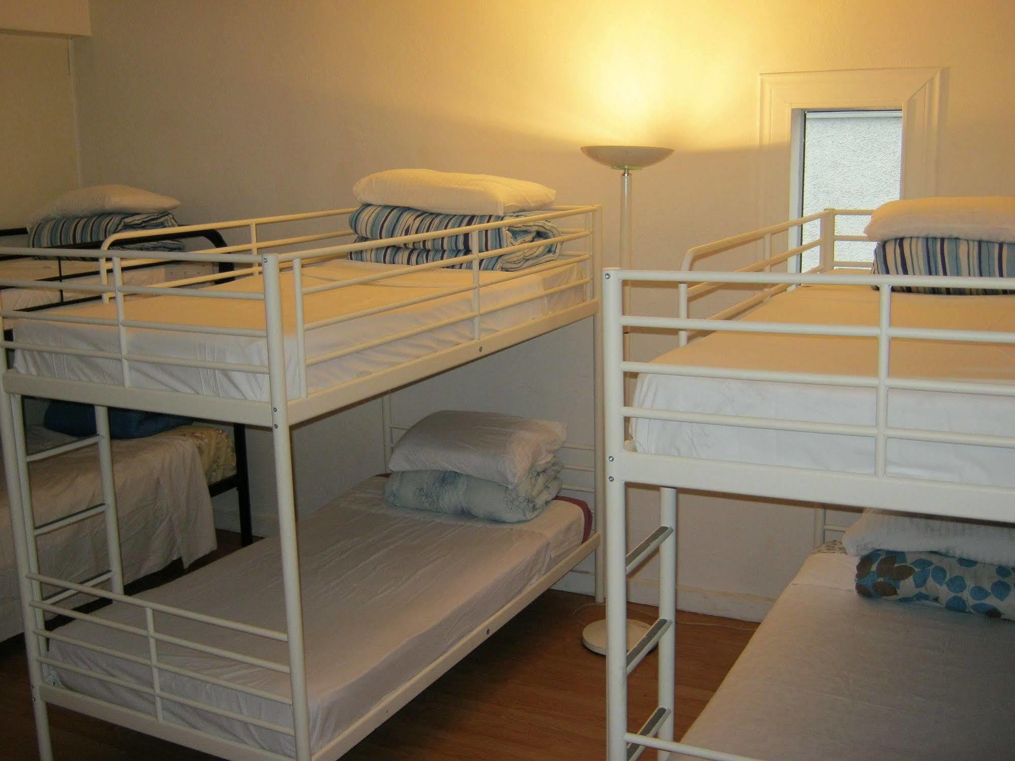 Kelowna Okanagan Lake Hostel *