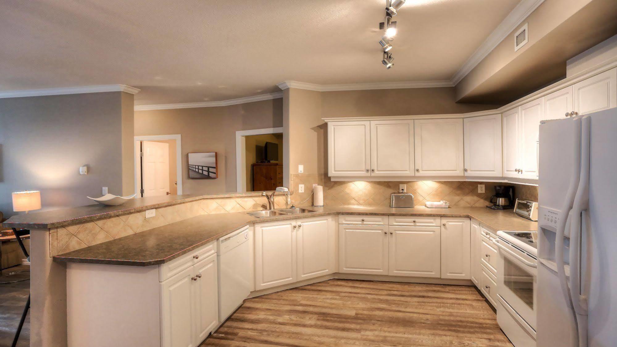 Apartment Discovery Bay Resort By Kelowna Resort Acc. - 80+ Suites Available Kelowna