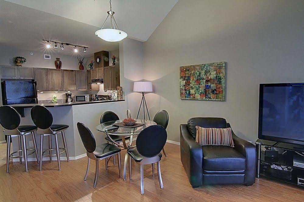 Discovery Bay Resort By Kelowna Resort Acc. - 80+ Suites Available