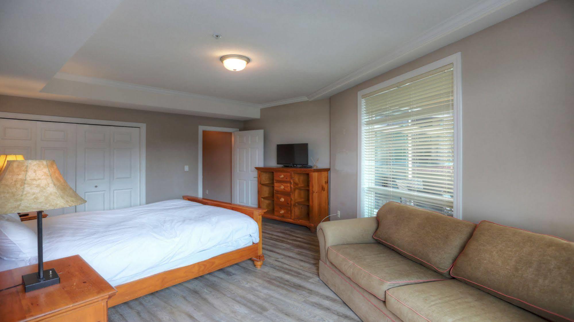 Discovery Bay Resort By Kelowna Resort Acc. - 80+ Suites Available Apartment *