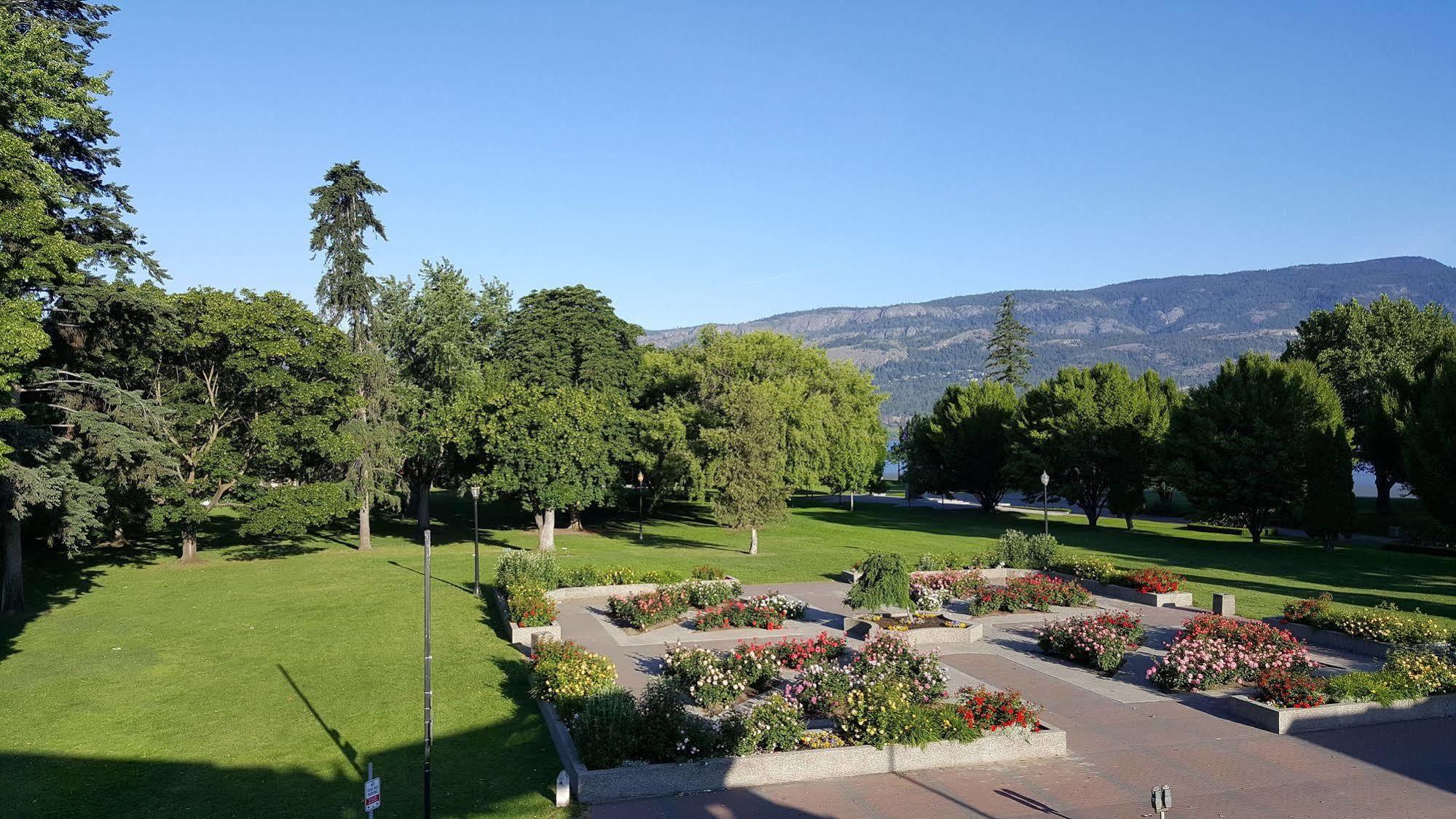 Hotel Zed Kelowna 3*