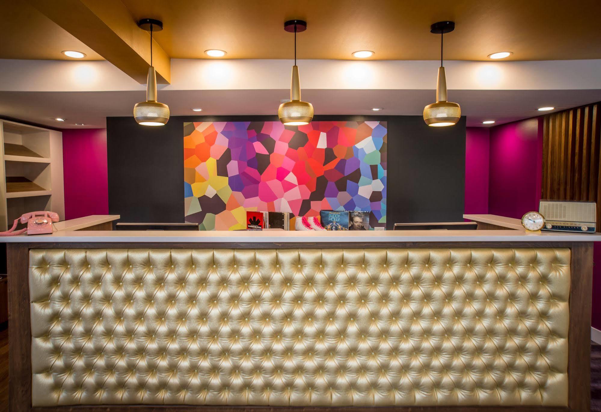 Motel Hotel Zed Kelowna 3*