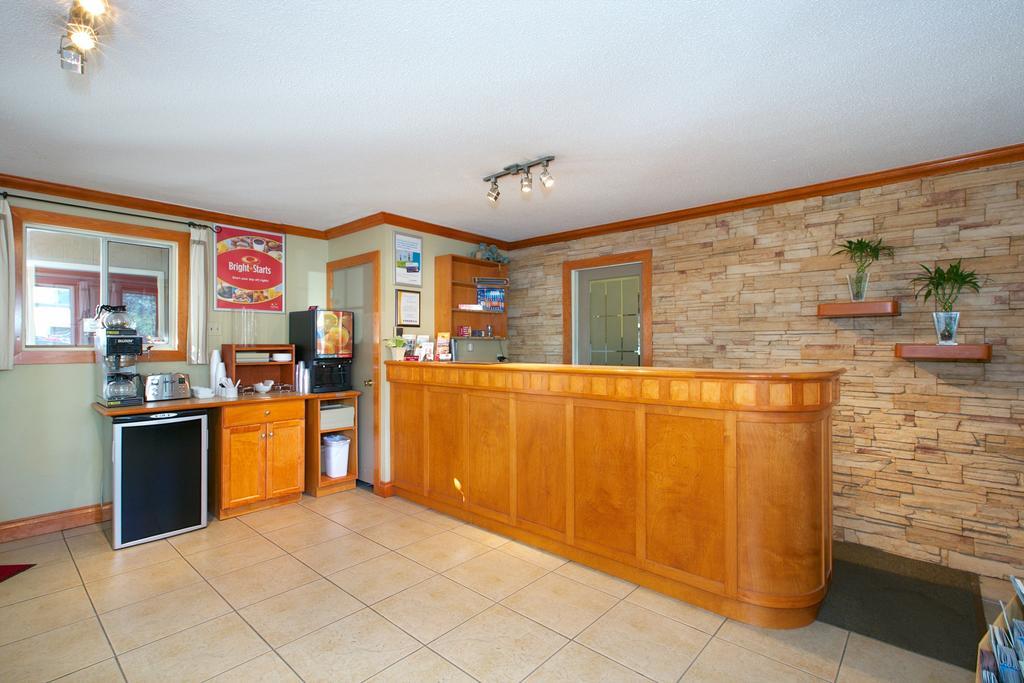 Econolodge - Motel 2*