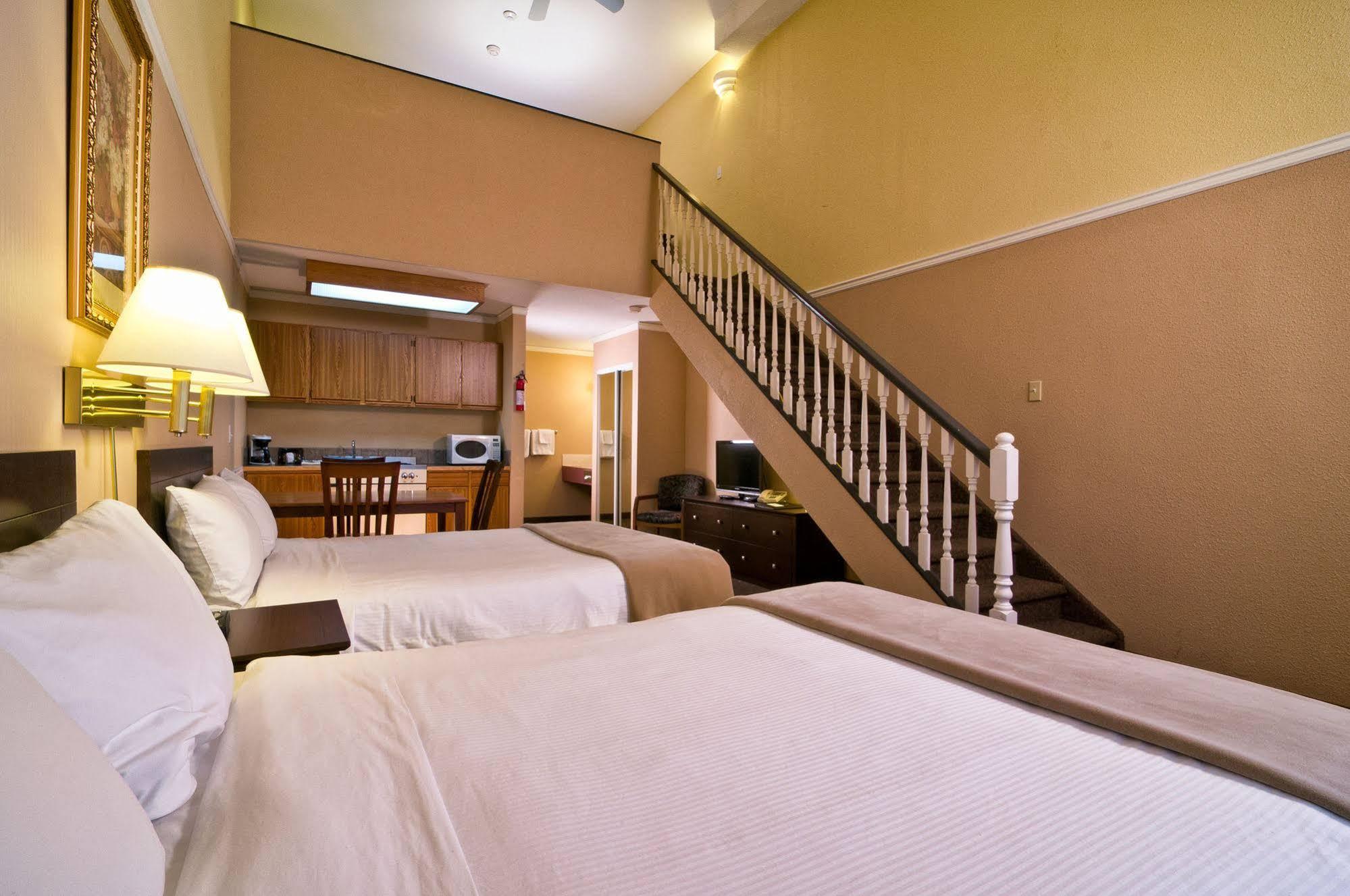 Lodge Econo &