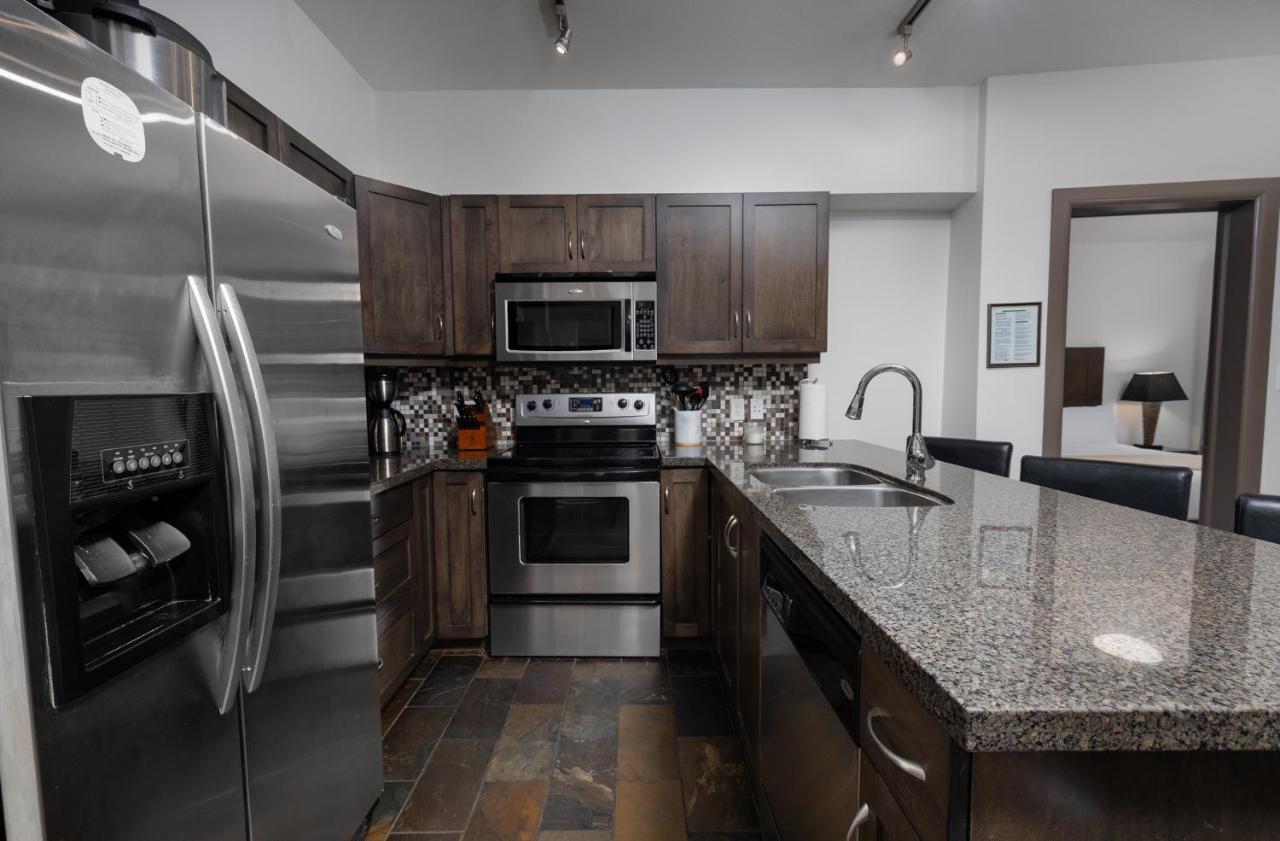 Upgraded Lakeside Dream Vacation Apartment *