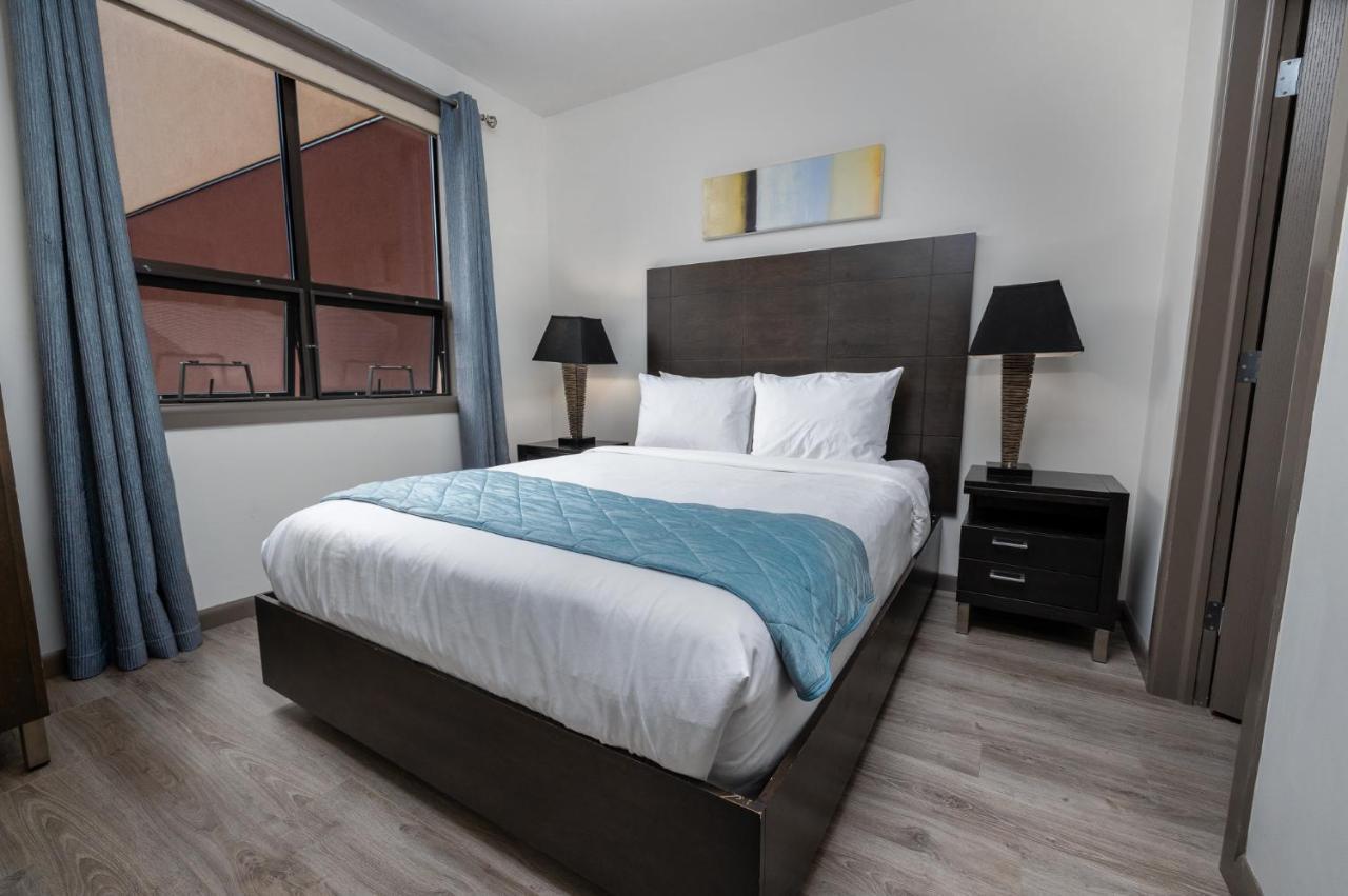 Upgraded Lakeside Dream Vacation Kelowna