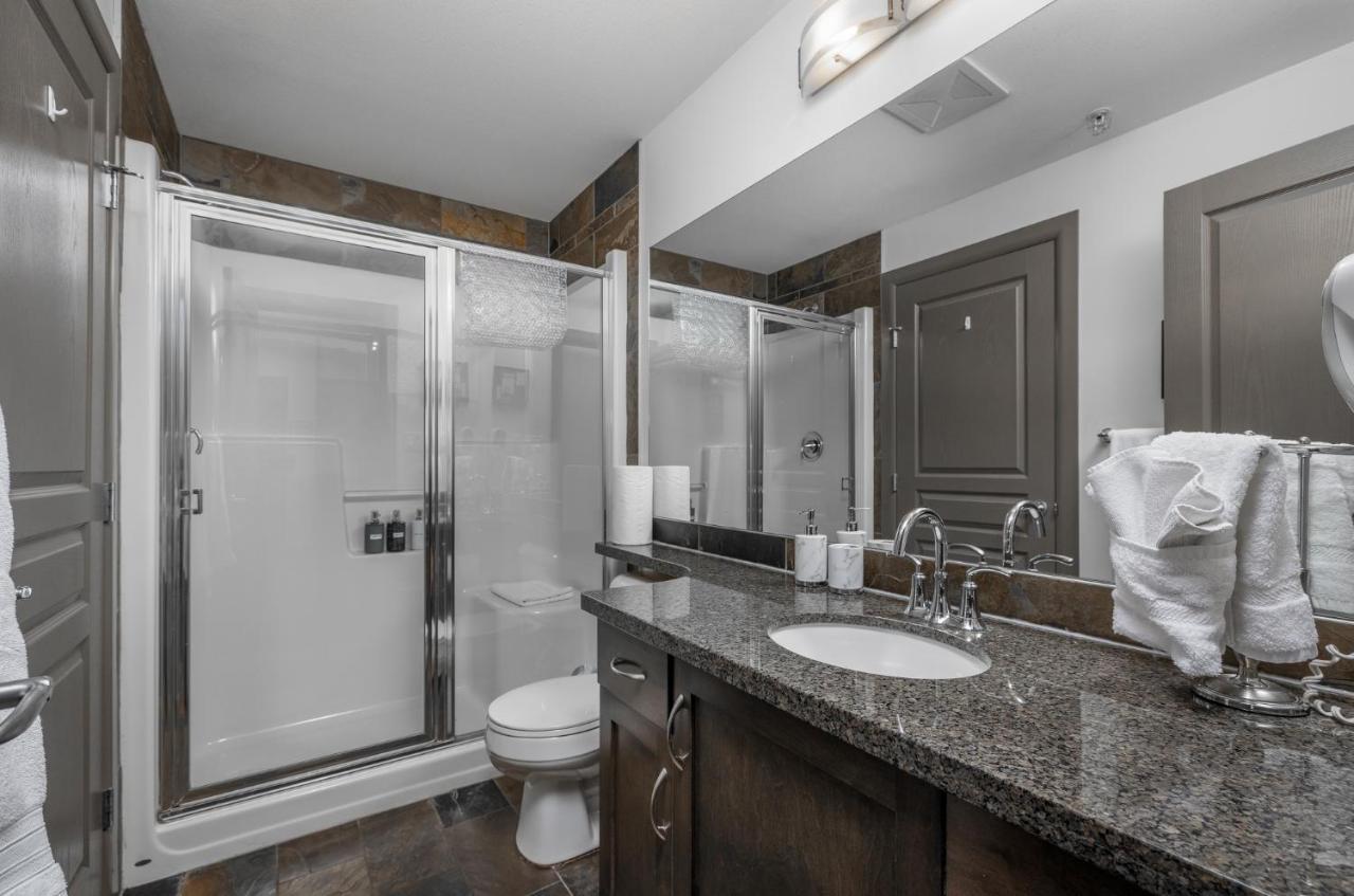 Upgraded Lakeside Dream Vacation Kelowna