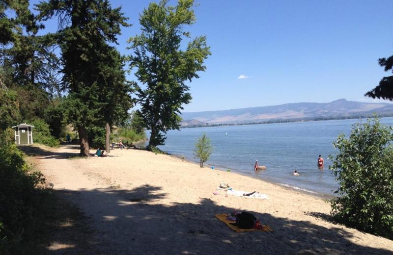 Upgraded Lakeside Dream Vacation Kelowna
