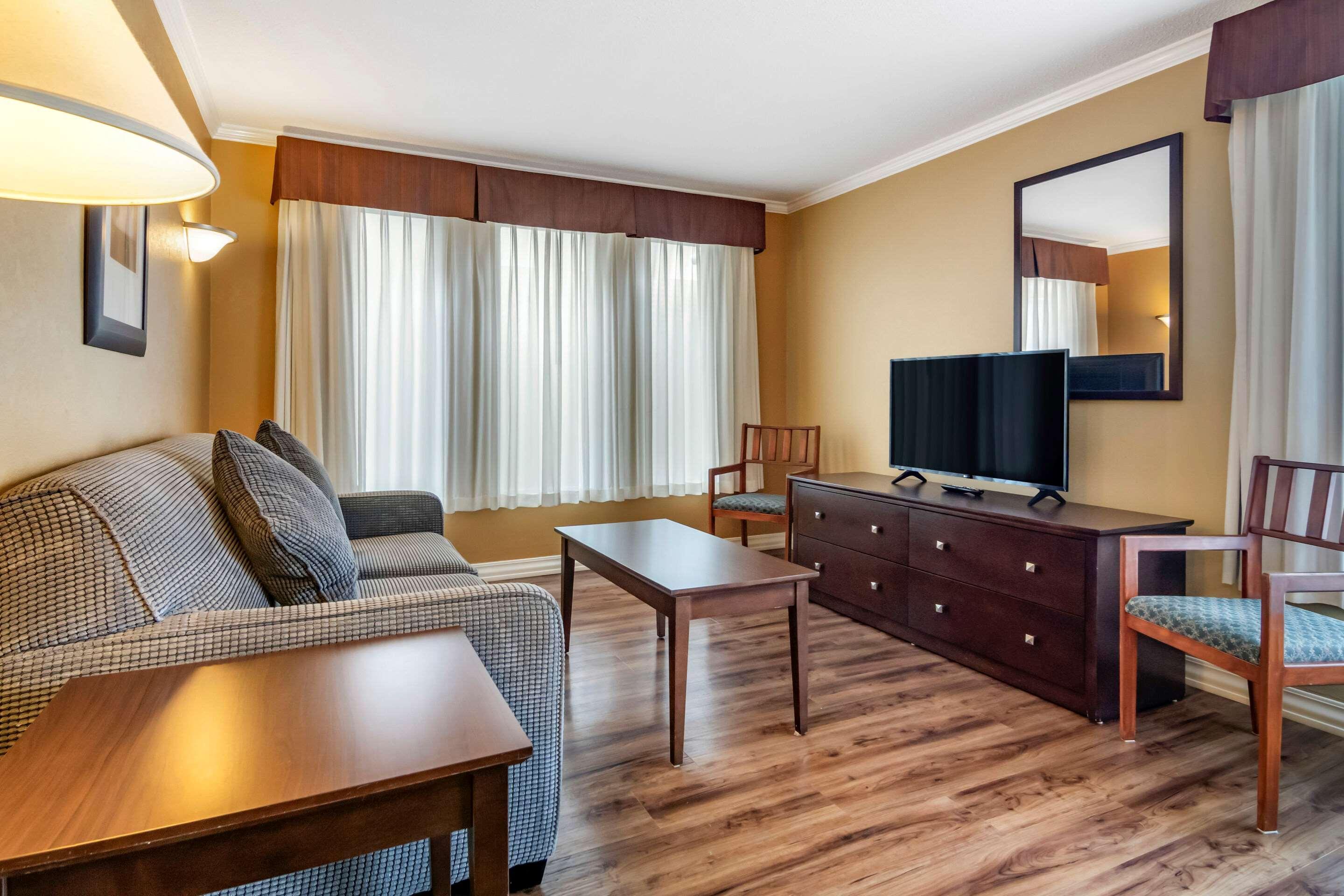 Lodge Econo &